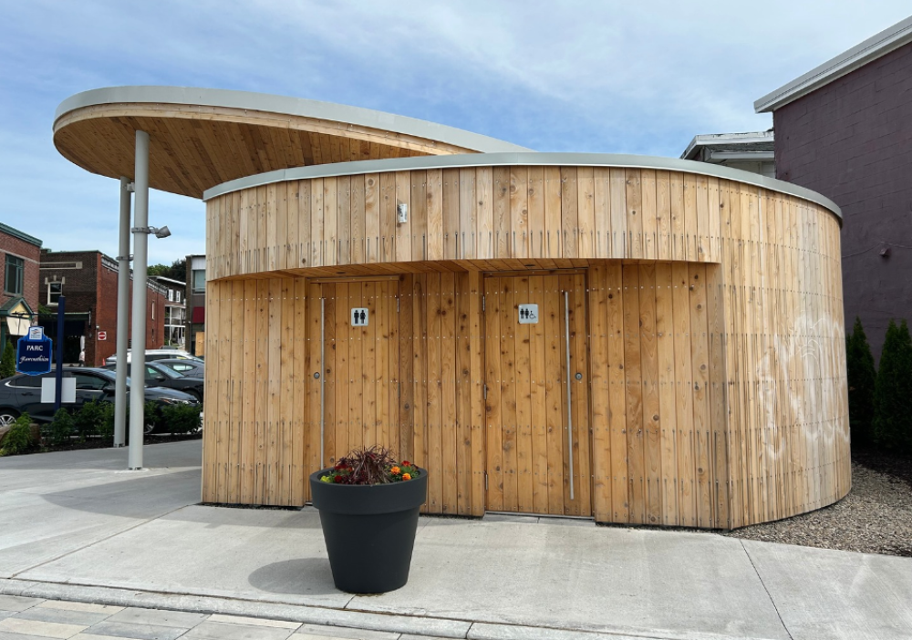 Travaux de maintenance au pavillon du parc Kawenothiion